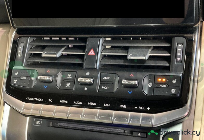 Toyota Land Cruiser 300 White