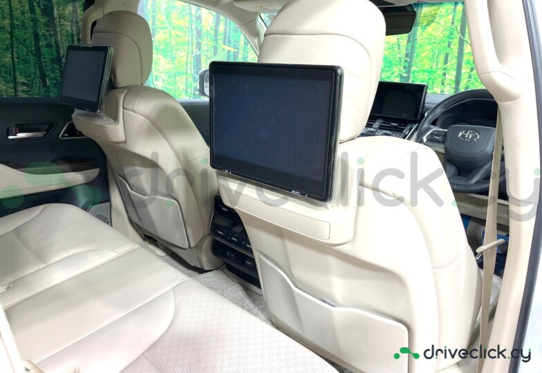 Toyota Land Cruiser 300 White