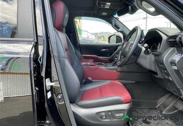 Toyota Land Cruiser 300 Black