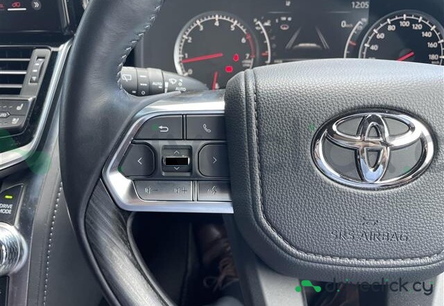 Toyota Land Cruiser 300 Black