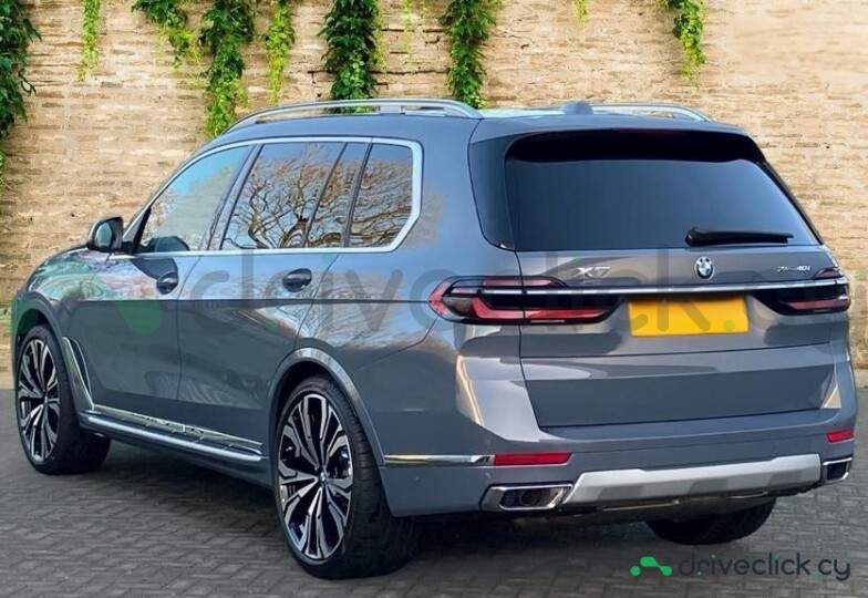 BMW X7 Серый