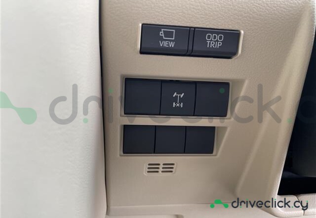 Toyota Land Cruiser 300 White
