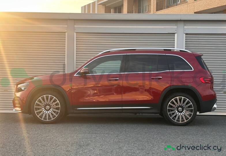 Mercedes GLB-class Red