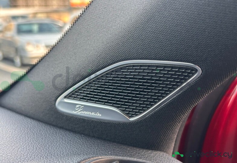 Mercedes GLB-class Red