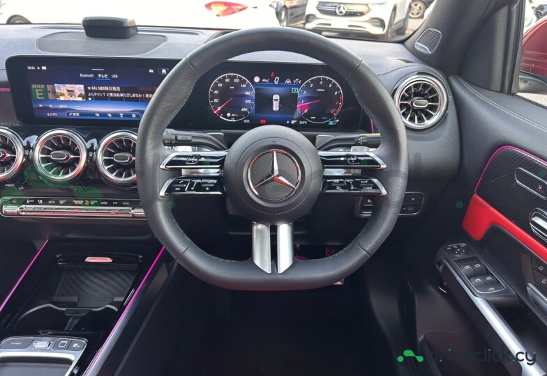 Mercedes GLB-class Red