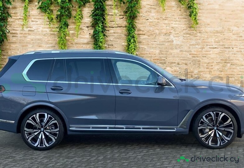 BMW X7 Серый