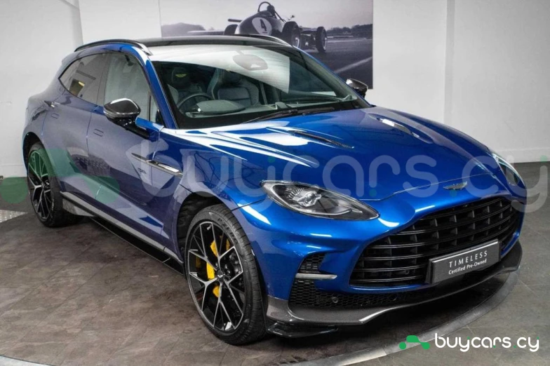 Aston Martin DBX Синий