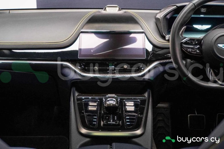 Aston Martin DBX Синий