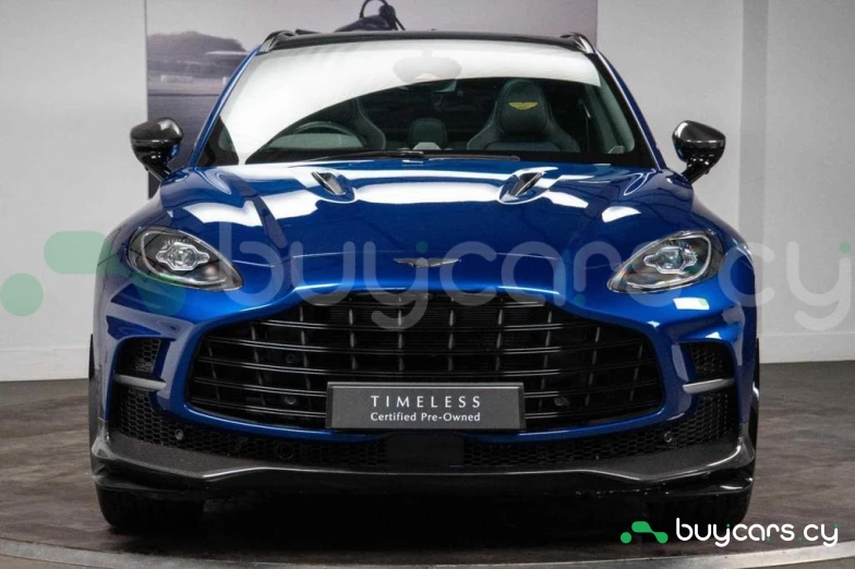 Aston Martin DBX Синий