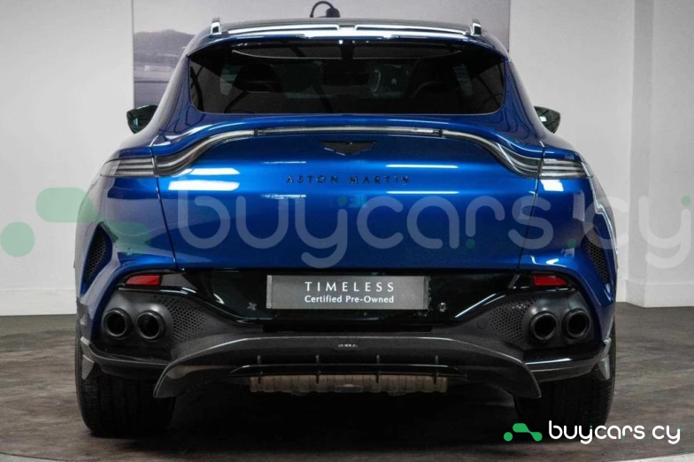 Aston Martin DBX Синий
