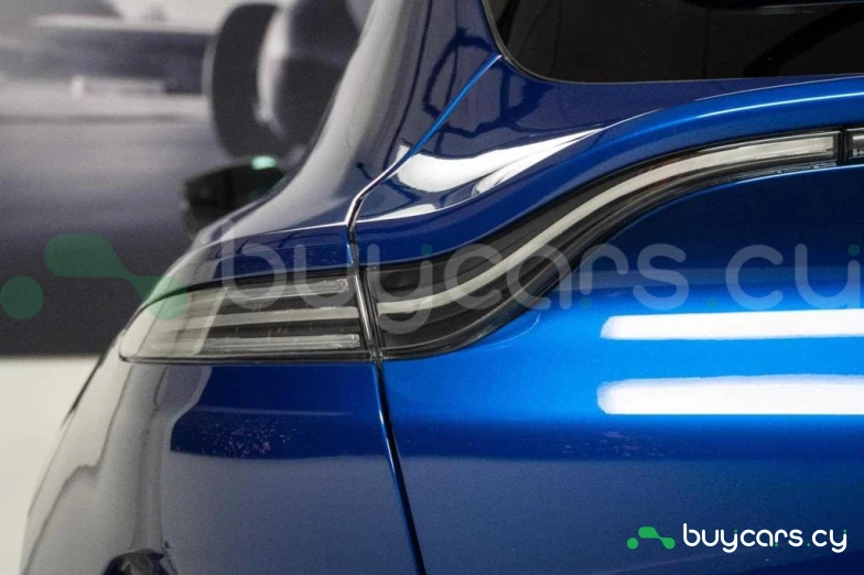 Aston Martin DBX Синий