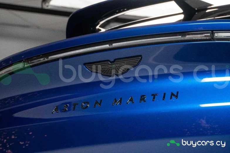 Aston Martin DBX Синий