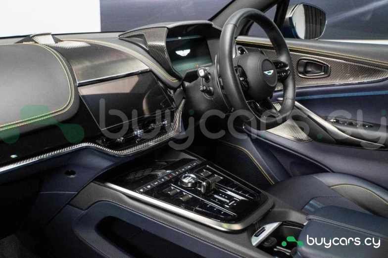 Aston Martin DBX Синий