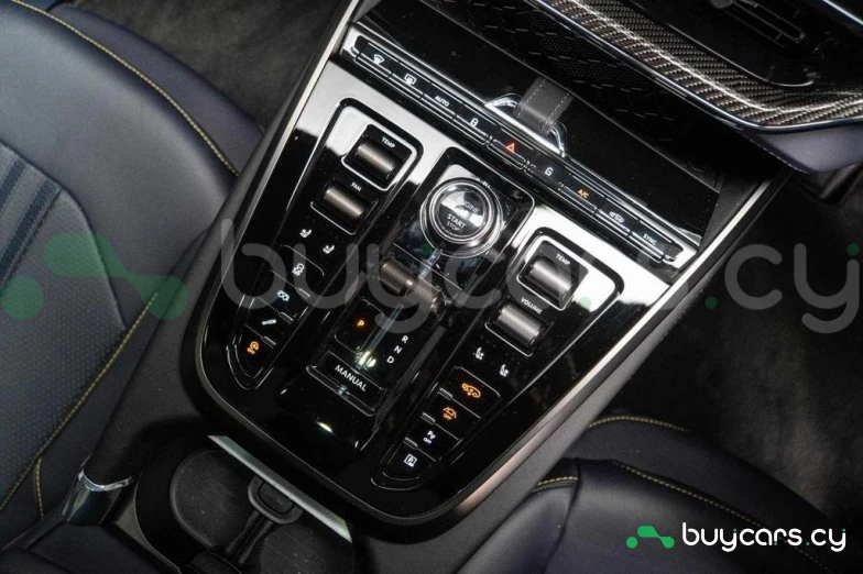 Aston Martin DBX Синий