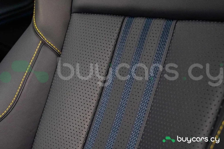 Aston Martin DBX Синий