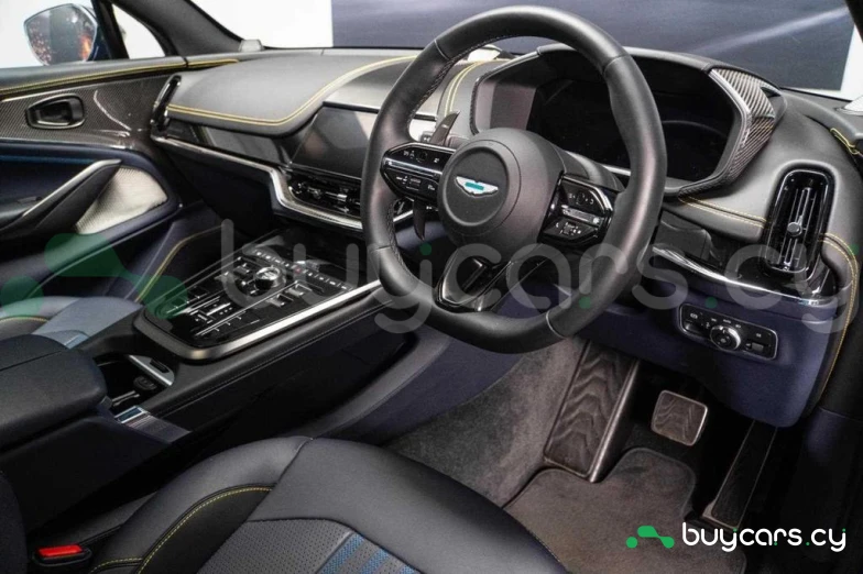 Aston Martin DBX Синий