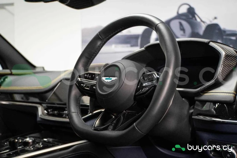 Aston Martin DBX Синий