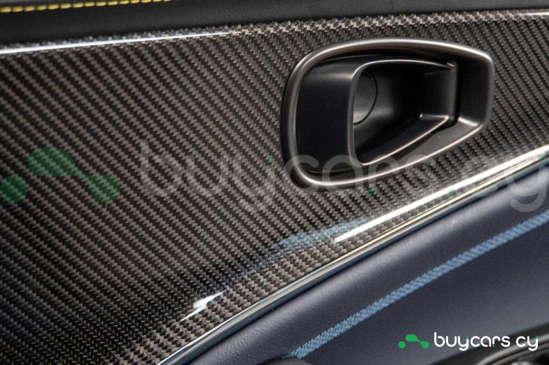 Aston Martin DBX Синий