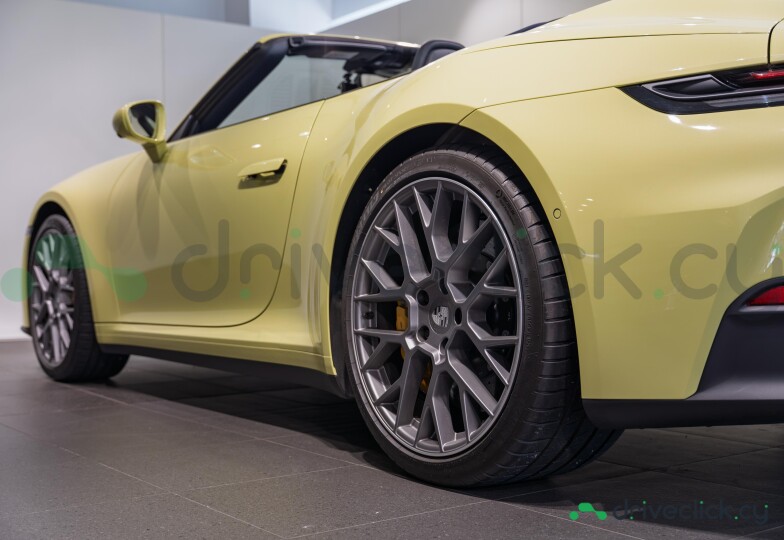 Porsche 911 Yellow
