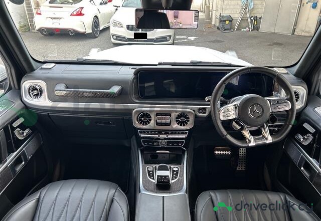 Mercedes G-class White