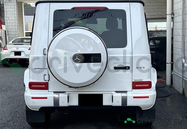 Mercedes G-class White