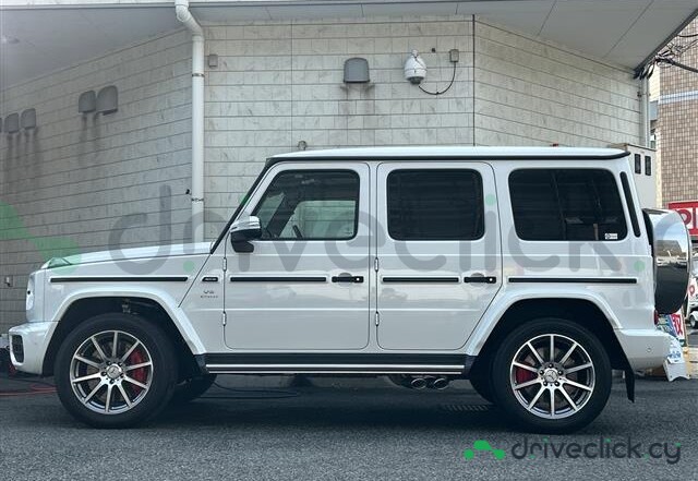 Mercedes G-class White