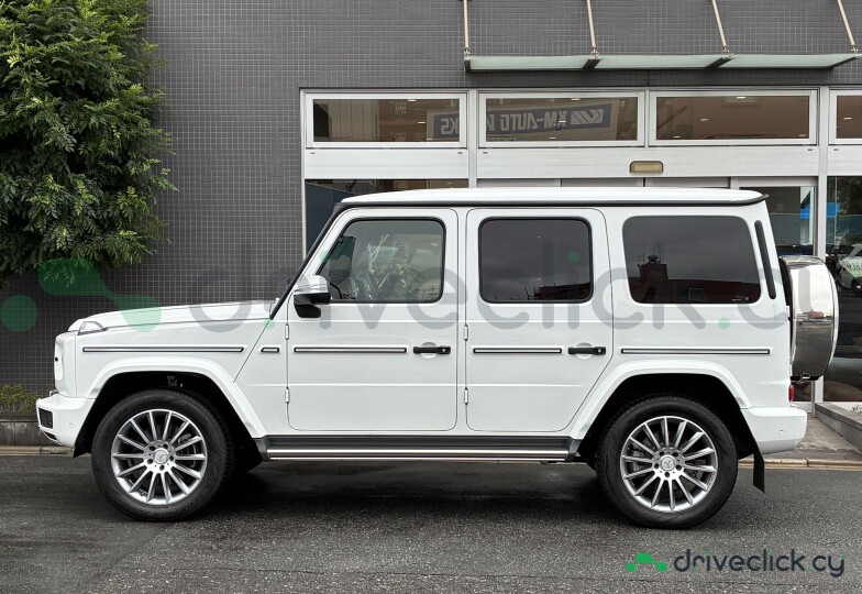 Mercedes G-class White