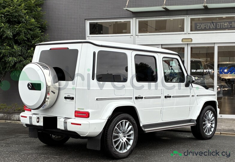 Mercedes G-class White