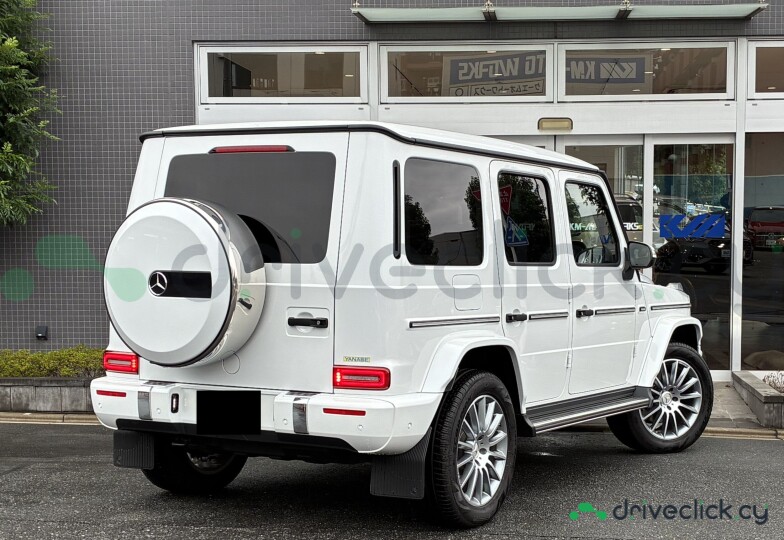 Mercedes G-class White