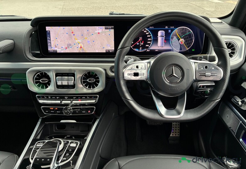 Mercedes G-class White