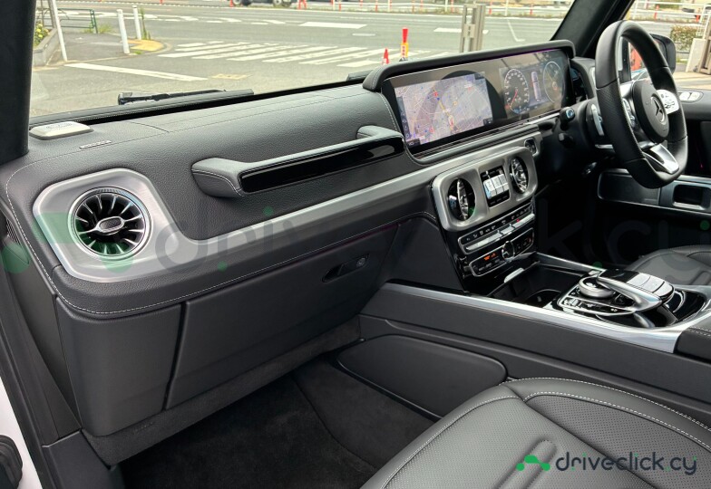 Mercedes G-class White