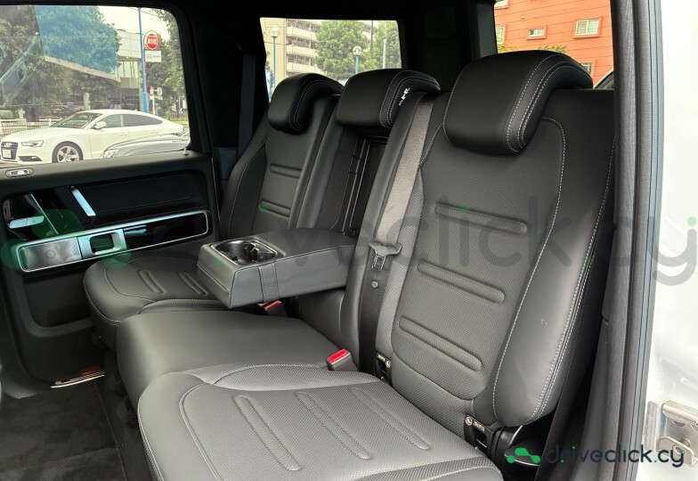 Mercedes G-class White