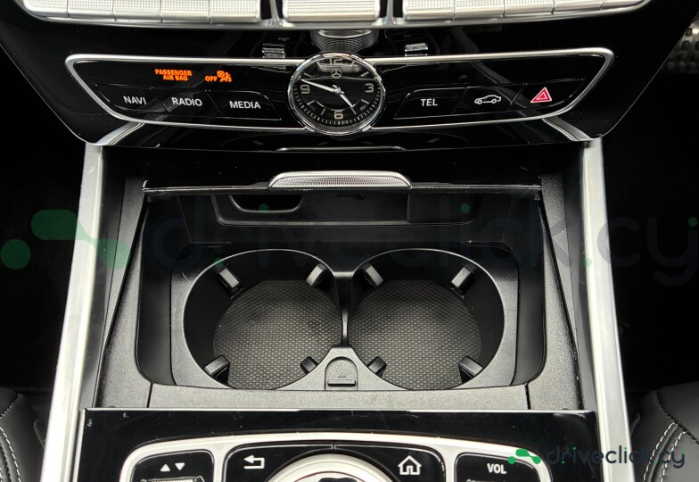 Mercedes G-class White