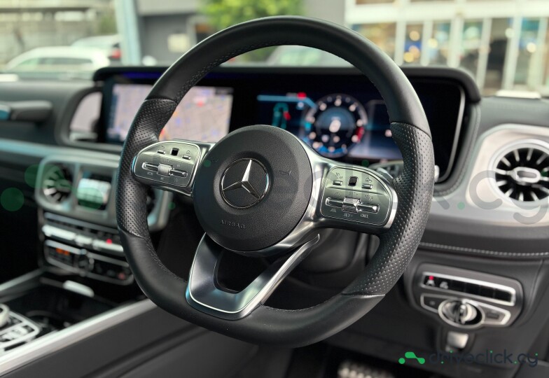 Mercedes G-class White
