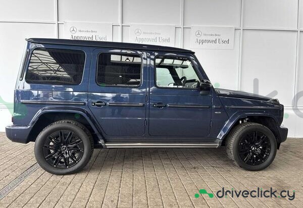 Mercedes G-class Blue