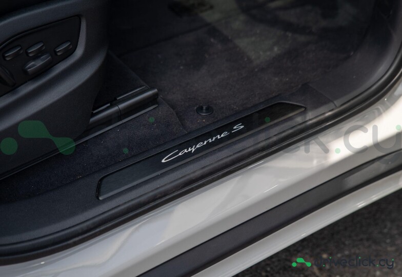Porsche Cayenne Coupe Beige