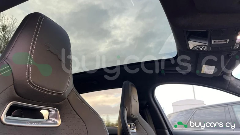 Jaguar F-Pace Белый