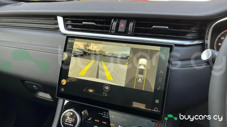 Jaguar F-Pace Белый