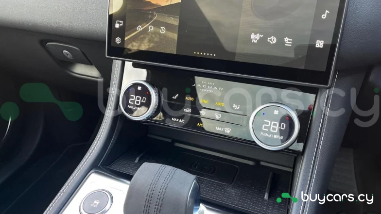 Jaguar F-Pace Белый