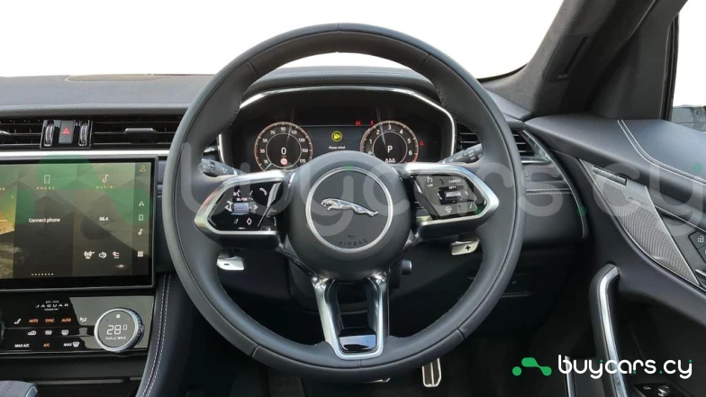 Jaguar F-Pace Белый