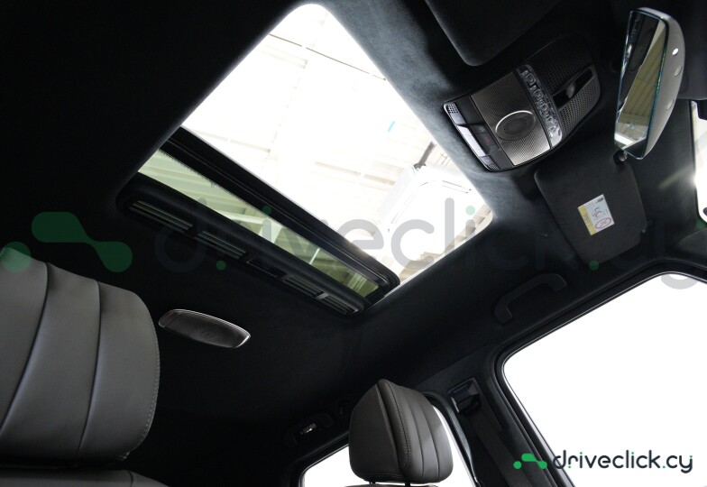 Mercedes G-class White