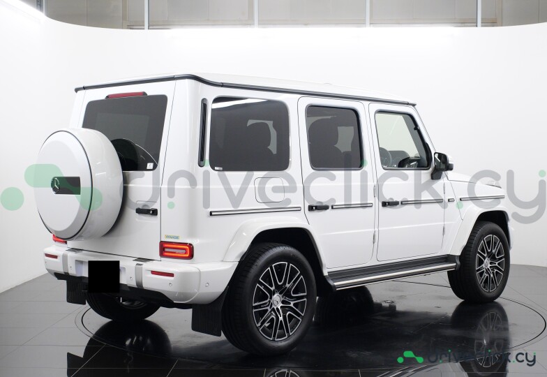 Mercedes G-class White