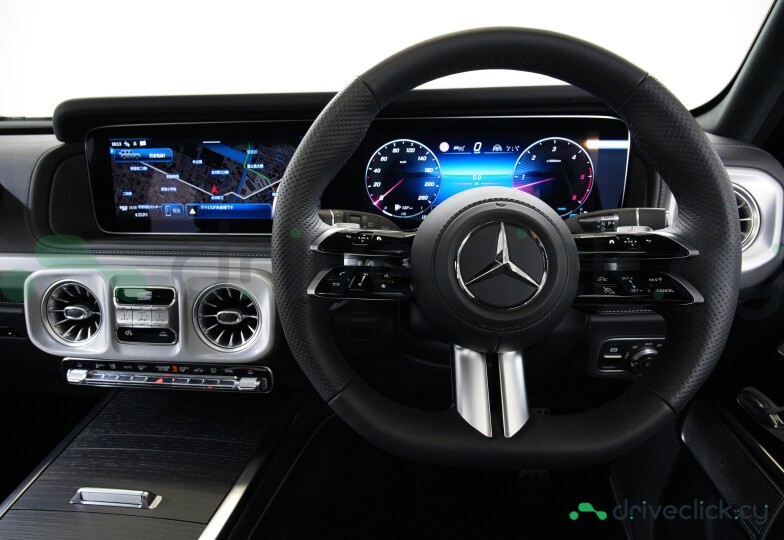 Mercedes G-class White