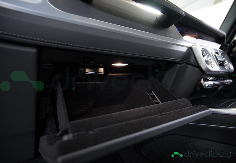 Mercedes G-class White