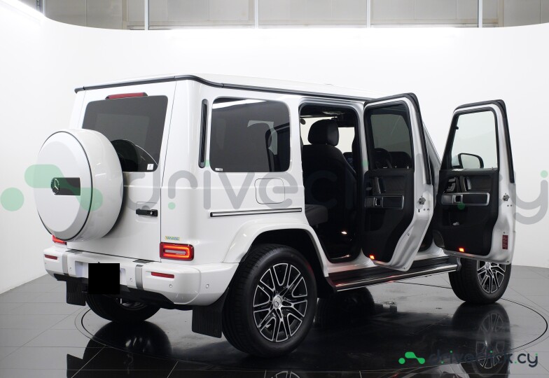 Mercedes G-class White
