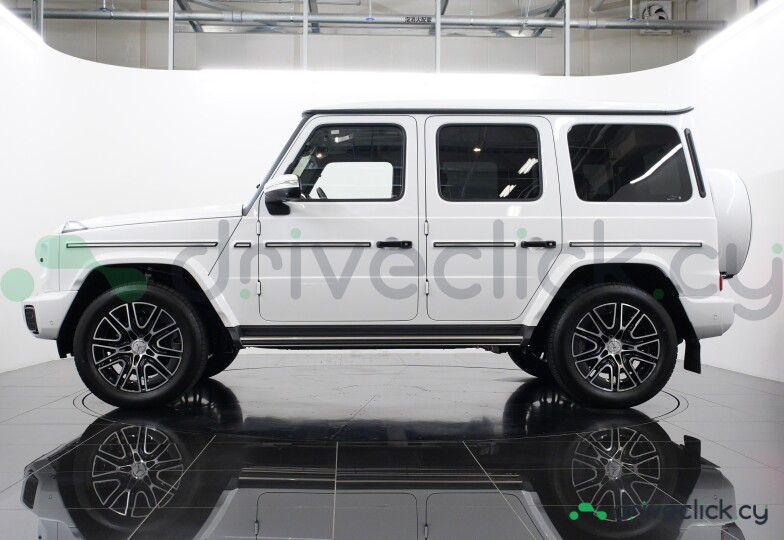 Mercedes G-class White