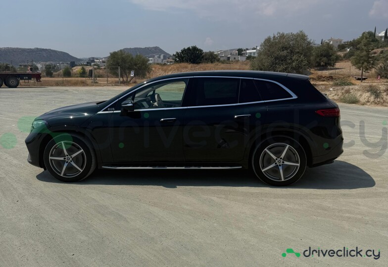 Mercedes EQS SUV Green