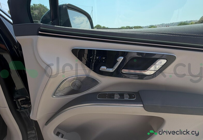 Mercedes EQS SUV Green