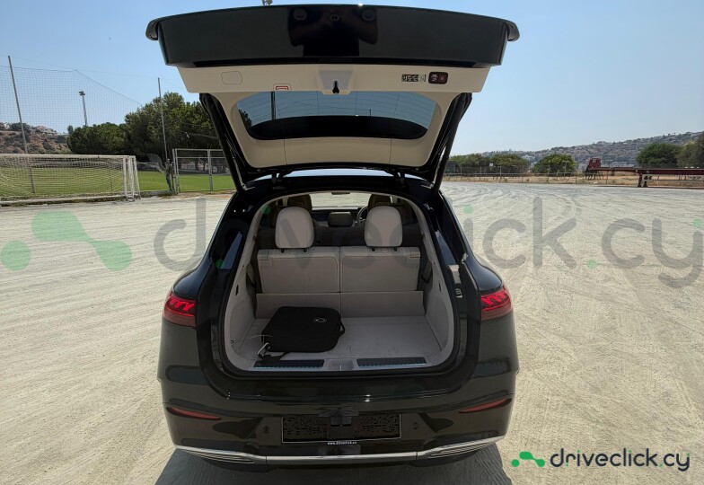 Mercedes EQS SUV Green