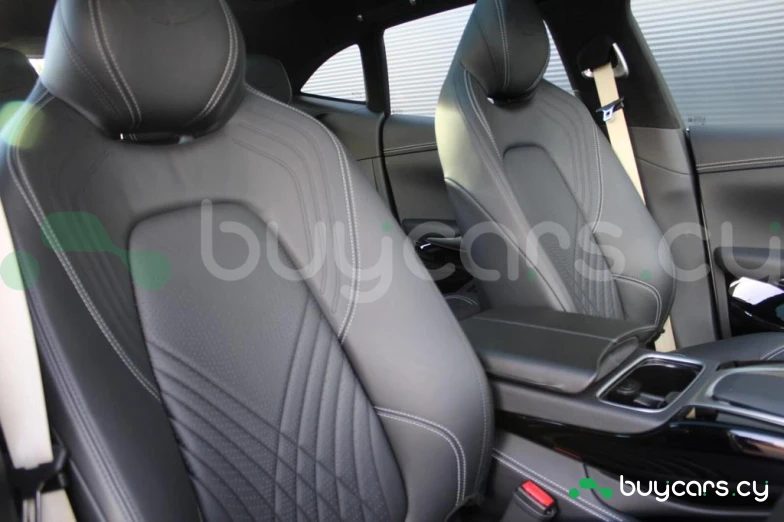 Aston Martin DBX Белый